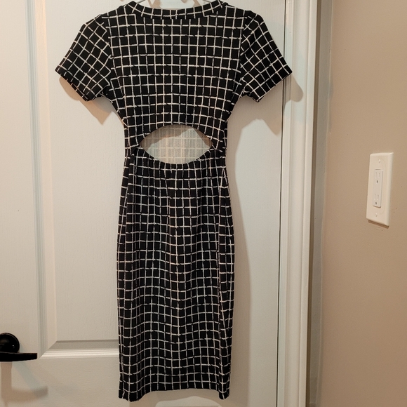 Uk2la square black & white patterned. Size sm - Picture 2 of 5